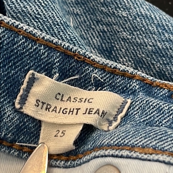 Madewell Classic Straight Jeans in Corrie Wash: Step-Hem Edition SZ 25 - Picture 4 of 9